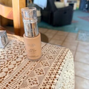 4-in-1 Love Your Selfie Foundation - Tan